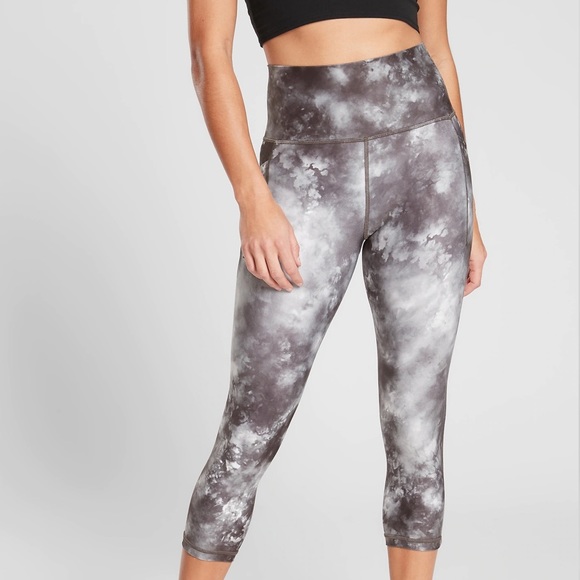Athleta Pants - NWOT Athleta Salutation Stash Supernova Capri
